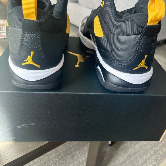 Jordan Stay Loyal 3 - Picture 8 of 13